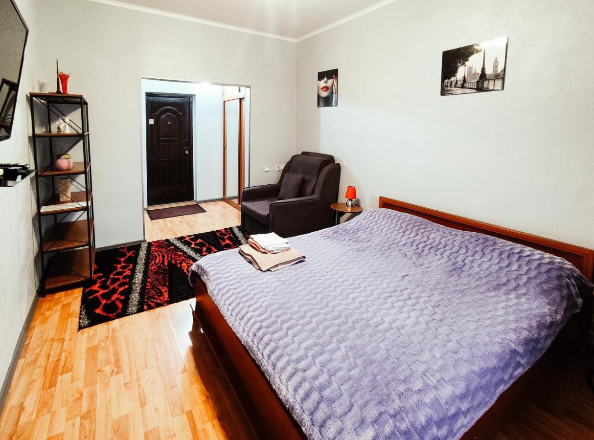 Nadezhda Apartments On Abylay Khan Ave 121 Almaty Exterior photo