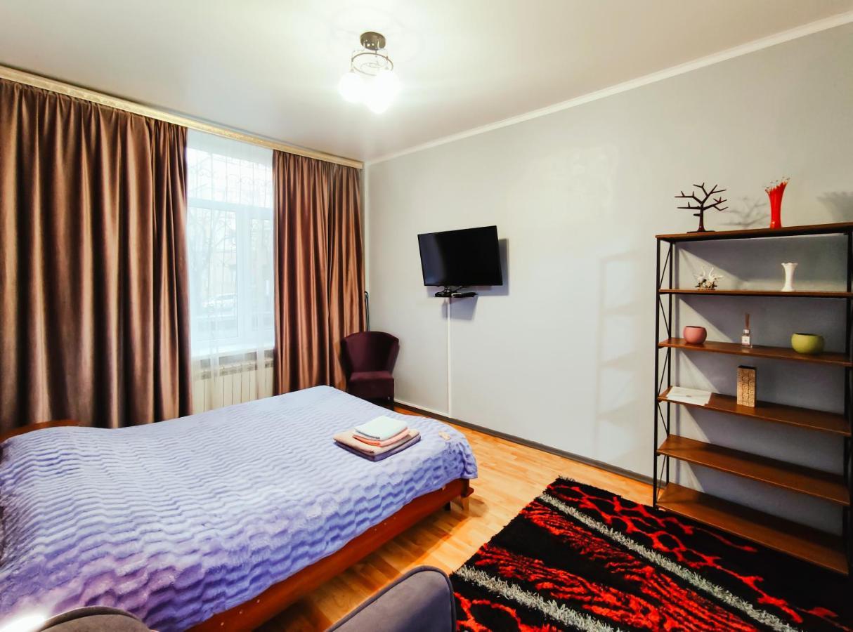 Nadezhda Apartments On Abylay Khan Ave 121 Almaty Exterior photo