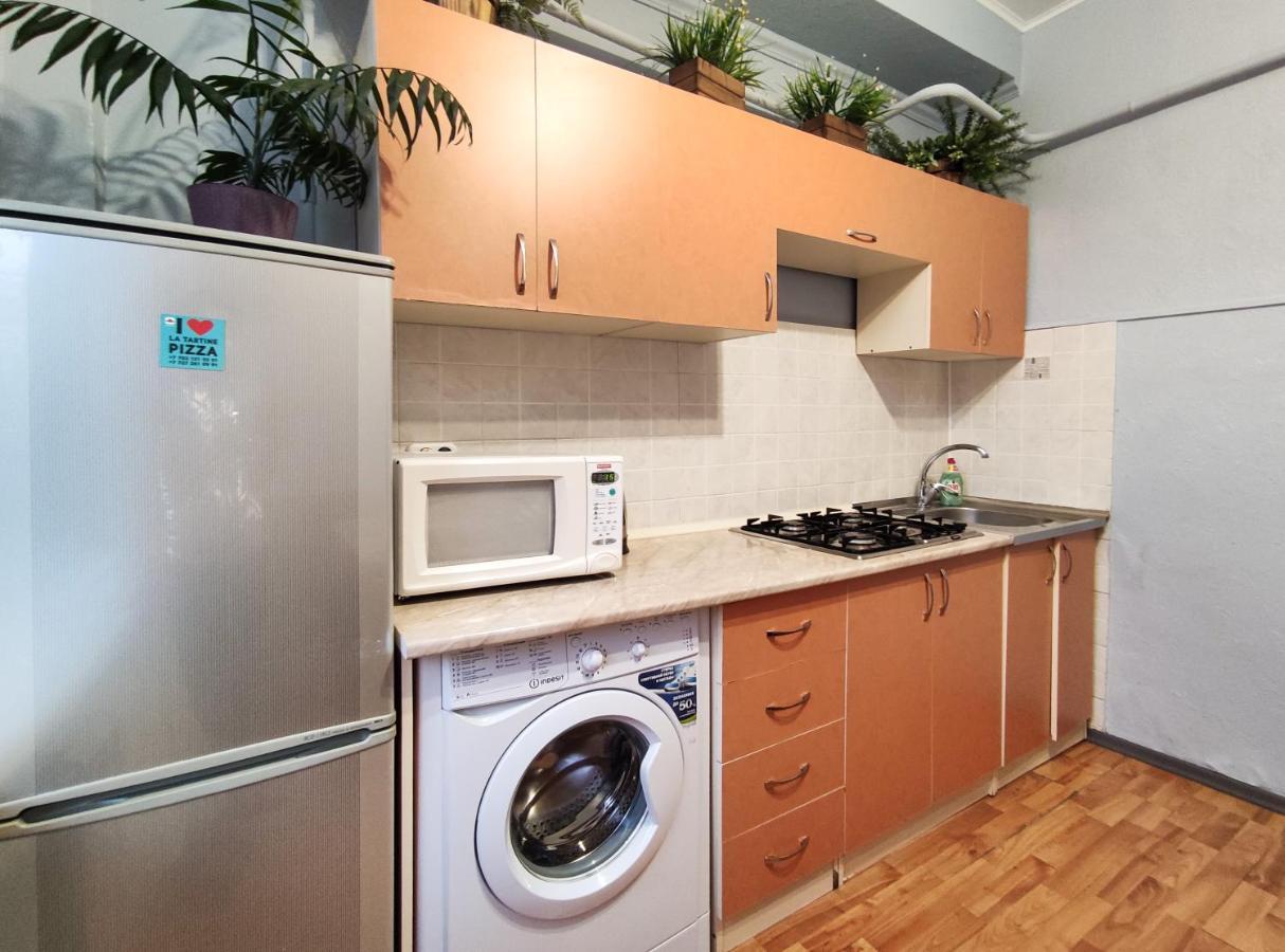Nadezhda Apartments On Abylay Khan Ave 121 Almaty Exterior photo